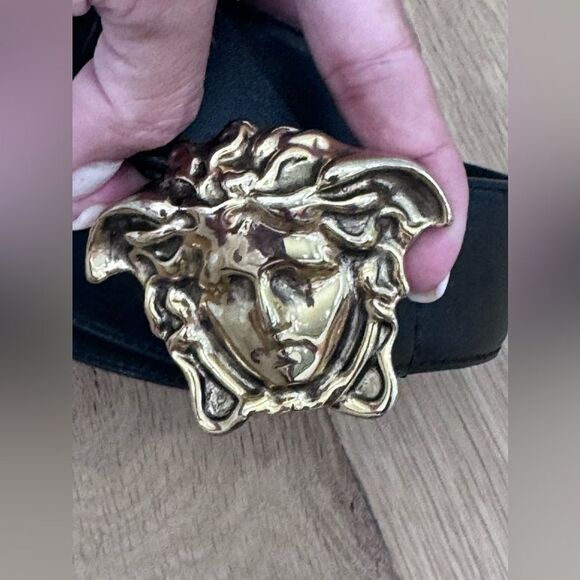 Versace La Medusa Black Leather Belt w Gold Buckle Size 40/100 - Picture 2 of 7